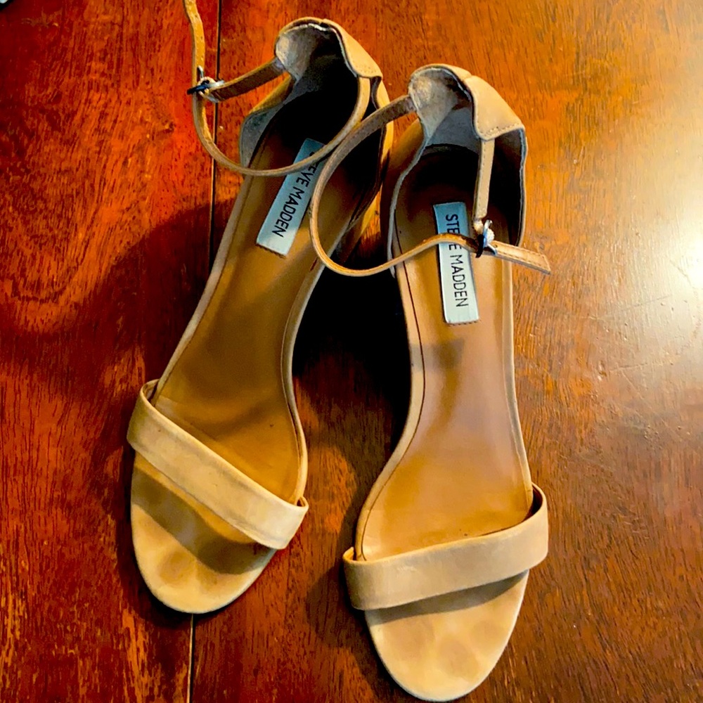 Steve Madden nude faux suede sandals